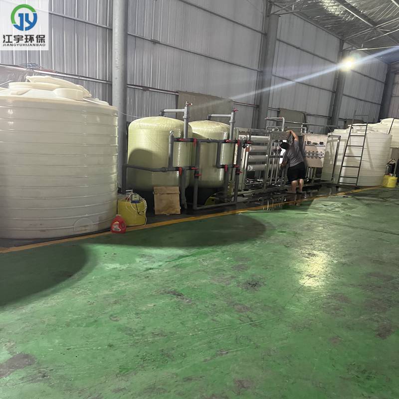 焦作車用尿素液設(shè)備生產(chǎn)線，5噸雙級反滲透設(shè)備