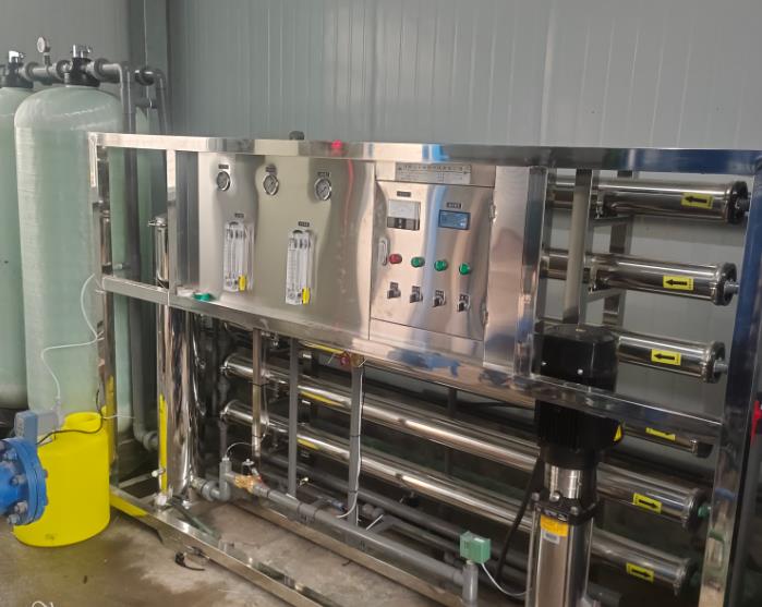 河南反滲透設備,洛陽3噸純凈水設備安裝